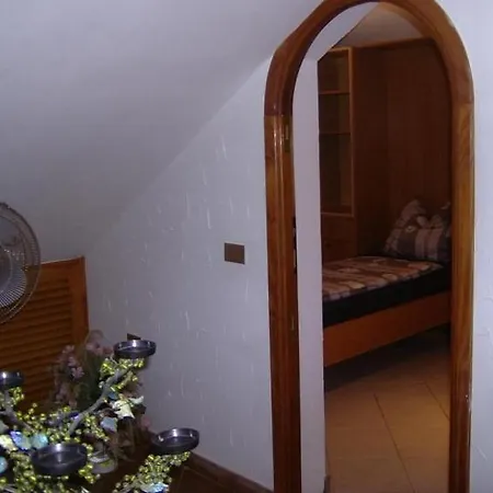 Sleeps 9 Pool Wifi Nyaraló