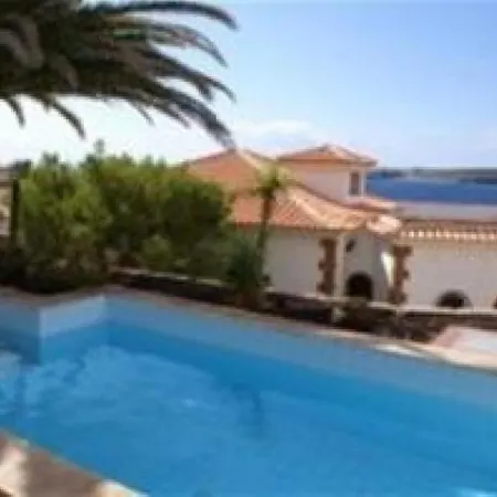 Nyaraló Sleeps 9 Pool Wifi